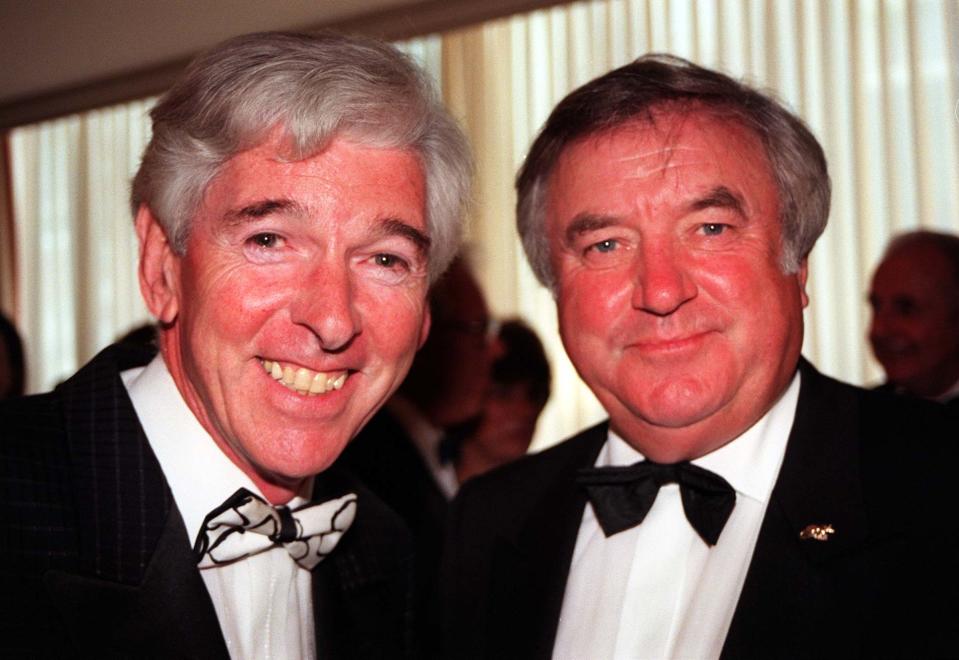 Comedians Tom O'Connor (left) and Jimmy Tarbuck at the Hilton Hotel on Park Lane in London for the 1998 Comic Heritage Comedy Awards this evening (Sunday). Photo by Paul Treacy/PA