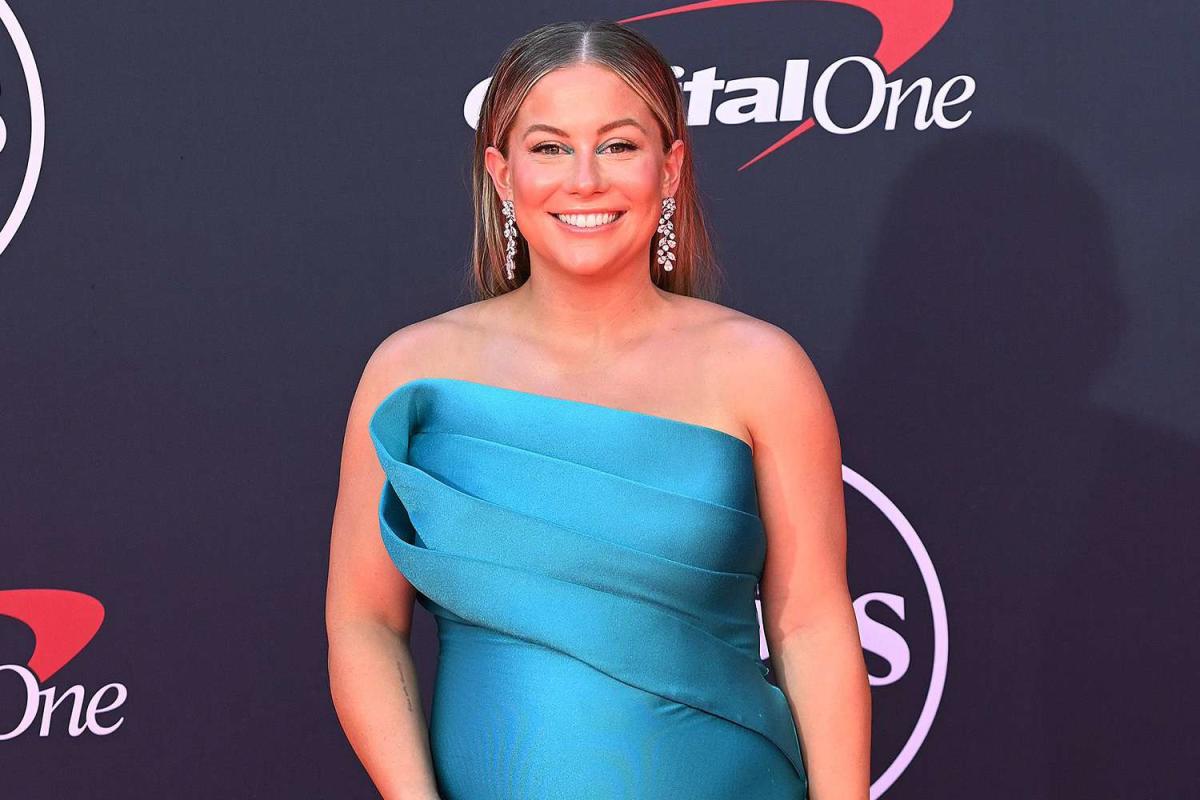 Shawn Johnson East Walks the 2023 Espys Red Carpet After Making