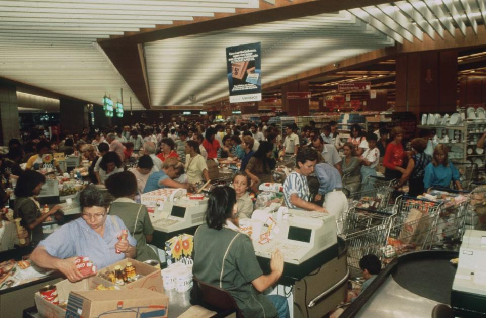 1987: A Busy Day at the Supermarket