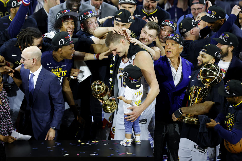 丹佛金塊稱霸NBA 2022-23球季，當家中鋒Nikola Jokic收下總冠軍賽MVP。（Photo by Justin Edmonds/Getty Images）