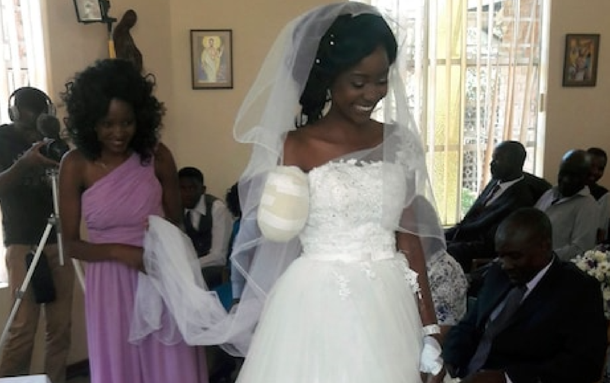 <em>Zanele Ndlovu walked down the aisle just five days after losing her arm in a crocodile attack (Picture: AP)</em>