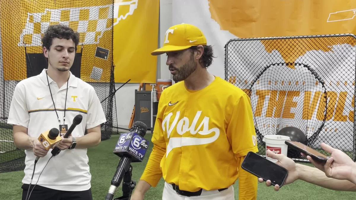 Tony Vitello reacts to Vols' series win over Kentucky