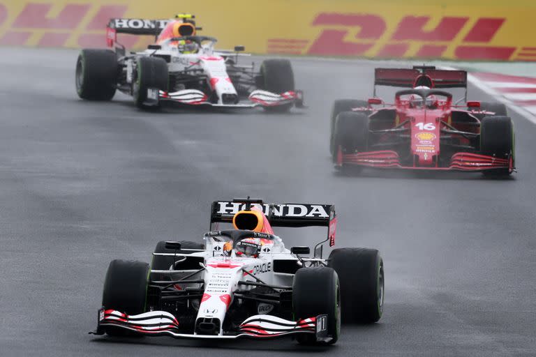 Max Verstappen, Charles Leclerc y Checo Pérez terminaron por delante de Hamilton