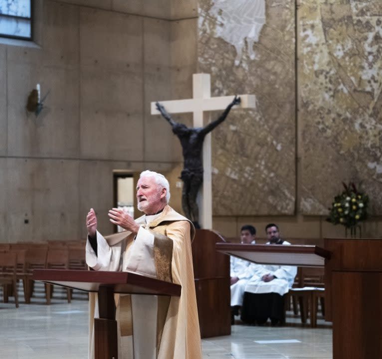 Bishop Dave O'Connell speaks at the Archdiocesan Eucharistic Congress Aug. 13, 2022. (Victor Alemán/Angelus News)