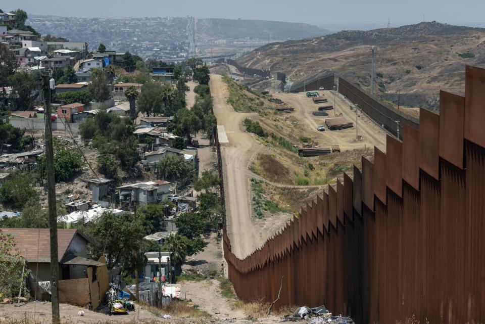 Vista de un tramo del muro fronterizo entre México y Estados Unidos en Tijuana, Baja California (México), en una foto del 18 de junio de 2019 (Foto de AGUSTIN PAULLIER / AFP / Getty Images).