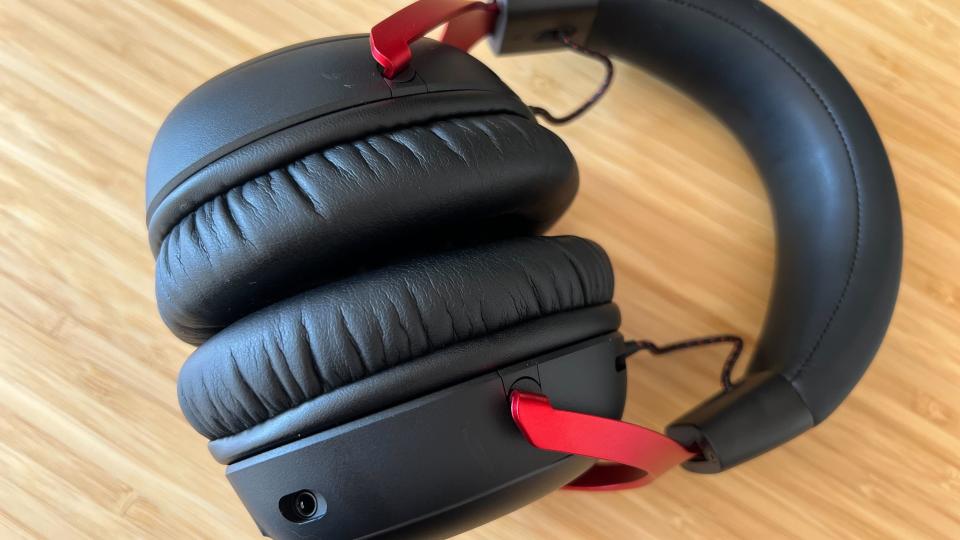 HyperX Cloud 3 Wireless headset cup material