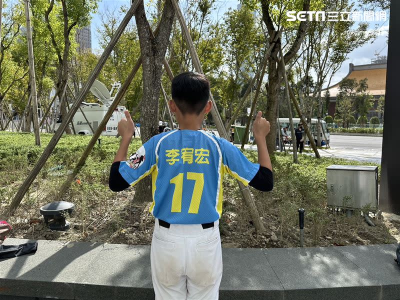 13歲李宥宏弟弟、10歲羅梓銘弟弟都是小小棒球員。（圖／記者劉沛妘攝影）