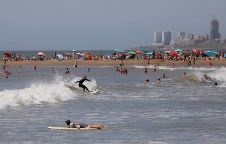 En las playas del norte de Mar del Plata se puede practicar muy buen surf