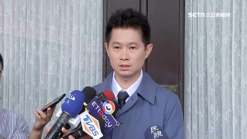 丁怡銘被蘇貞昌訓誡立刻向店家道歉，「要是得不到原諒就不要回來了！」