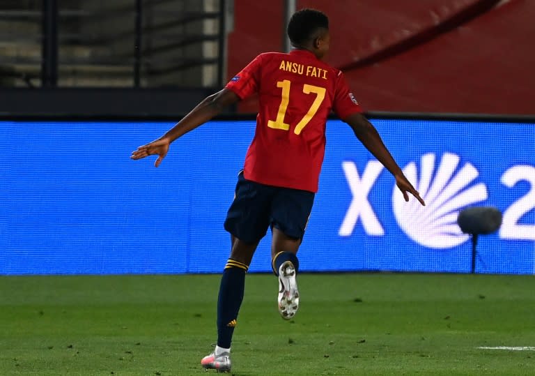 El joven atacante español Ansu Fati celebra su gol en la victoria 4-0 de España sobre Ucrania por la Liga de Naciones de la UEFA, el 6 de septiembre de 2020 en Madrid