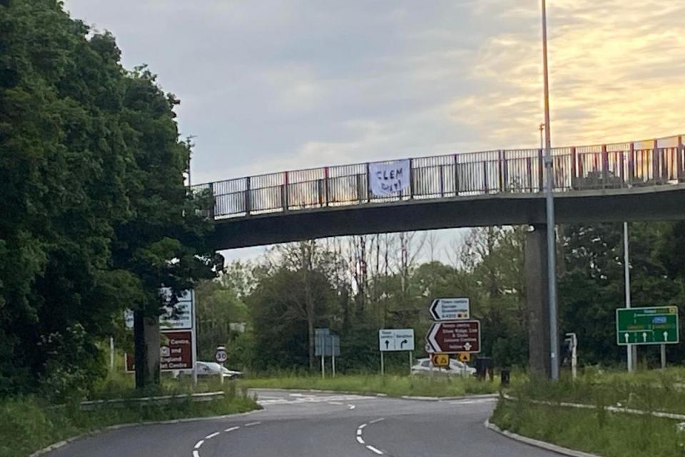 A 'Clem Out' banner on the White Hart roundabout <i>(Image: Newsquest)</i>