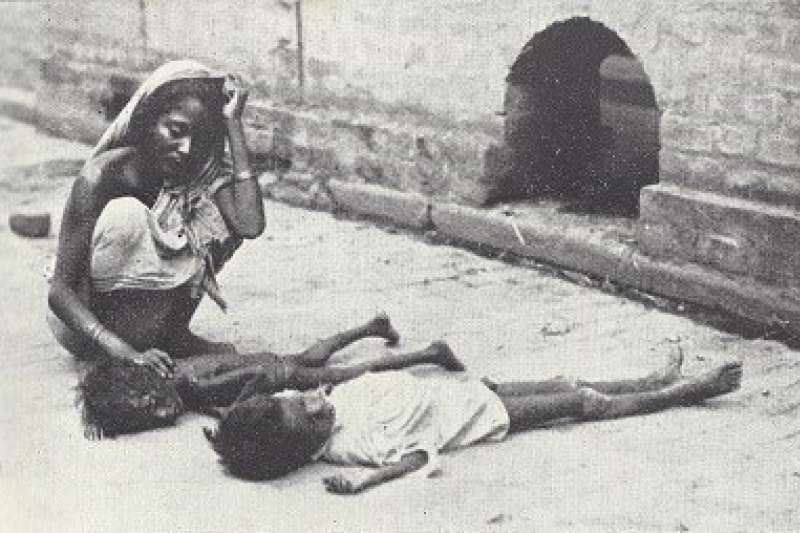 1943年的孟加拉饑荒（Bengal famine of 1943），加爾各答街頭（Wikipedia / Public Domain）