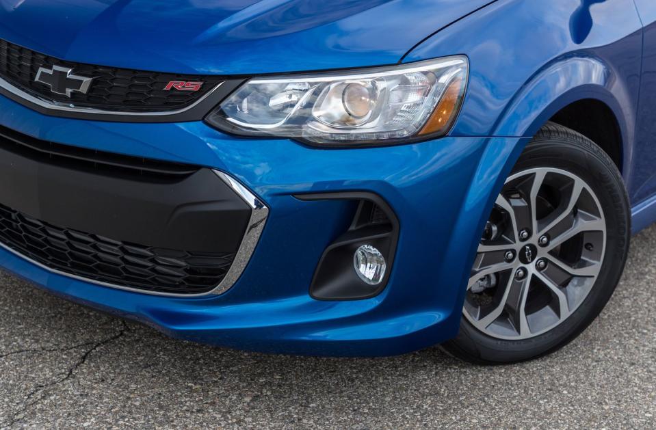<p>The 2019 Sonic comes standard with the previously optional turbocharged 1.4-liter inline-four; the former base, a naturally aspirated 1.8-liter, is no longer available (and it won't be missed). Paired with the optional six-speed automatic transmission, this little turbo mill motivates the Sonic around town without drama.</p>