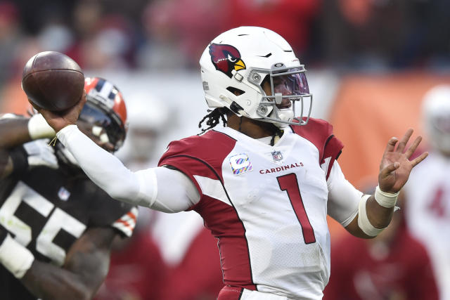 Murray throws 4 TD passes, unbeaten Cardinals batter Browns