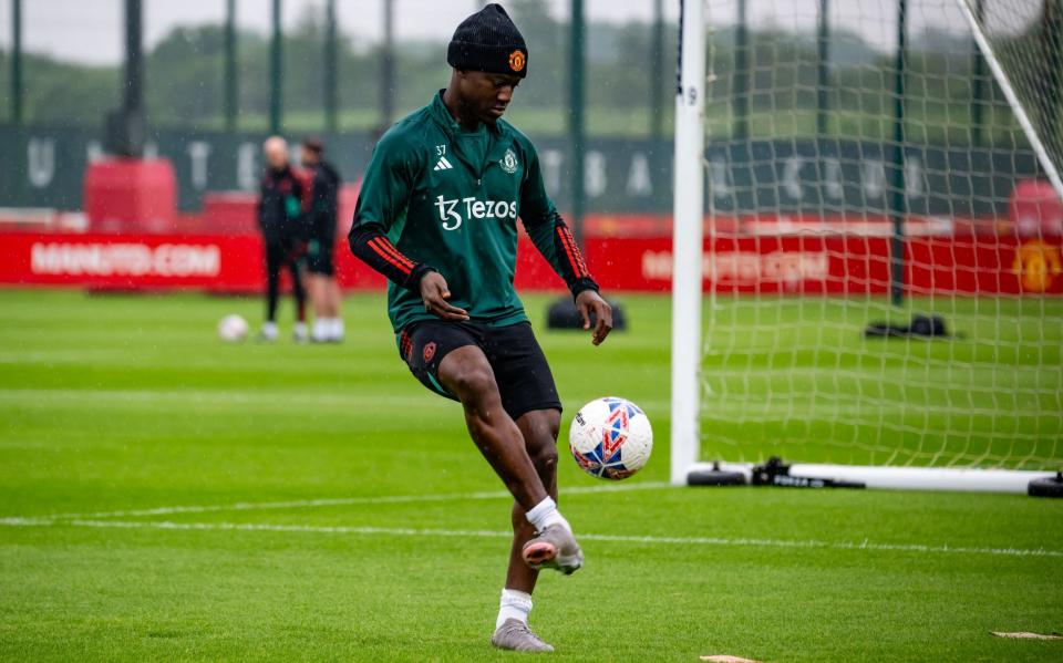 Kobbie Mainoo training ahead of the FA Cup final