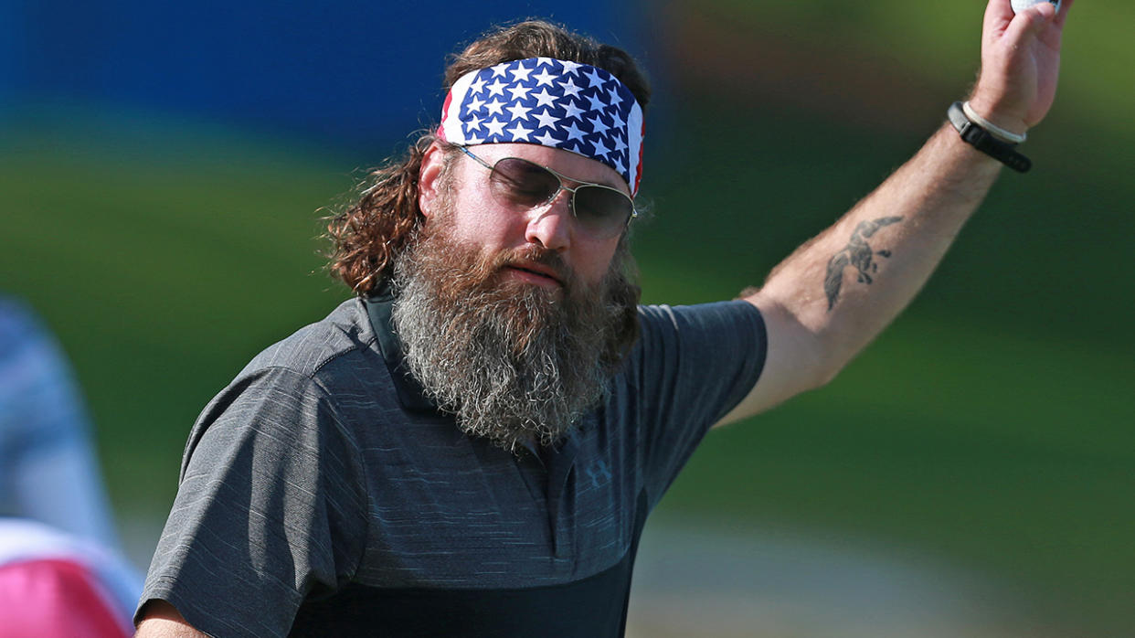  Willie Robertson playing golf at the Four Seasons in Orlando. 