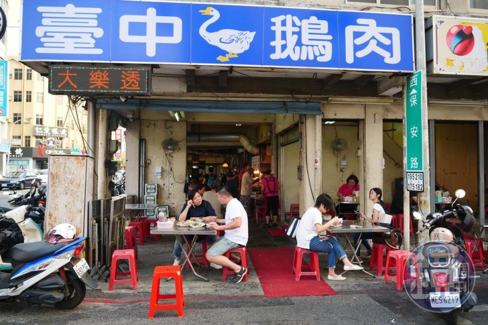 「台中鵝肉」是讓台南人甘願排隊等待的美味。