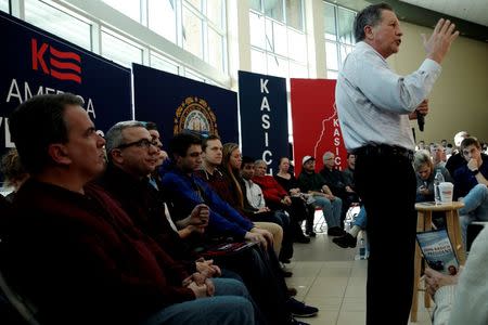 U.S. Republican presidential candidate John Kasich speaks to voters during a campaign town hall in Nashua, New Hampshire, February 7, 2016. REUTERS/Mike Segar