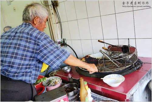 【食記│彰化】金子老店蚵仔炸~隱藏版!不起眼小店藏美味，有淡淡巧克力味道的蚵嗲，難忘滋味!