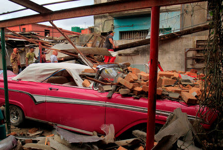 People remove debris after a tornado ripped through a neighbourhood in Havana, Cuba January 28, 2019. REUTERS/Stringer