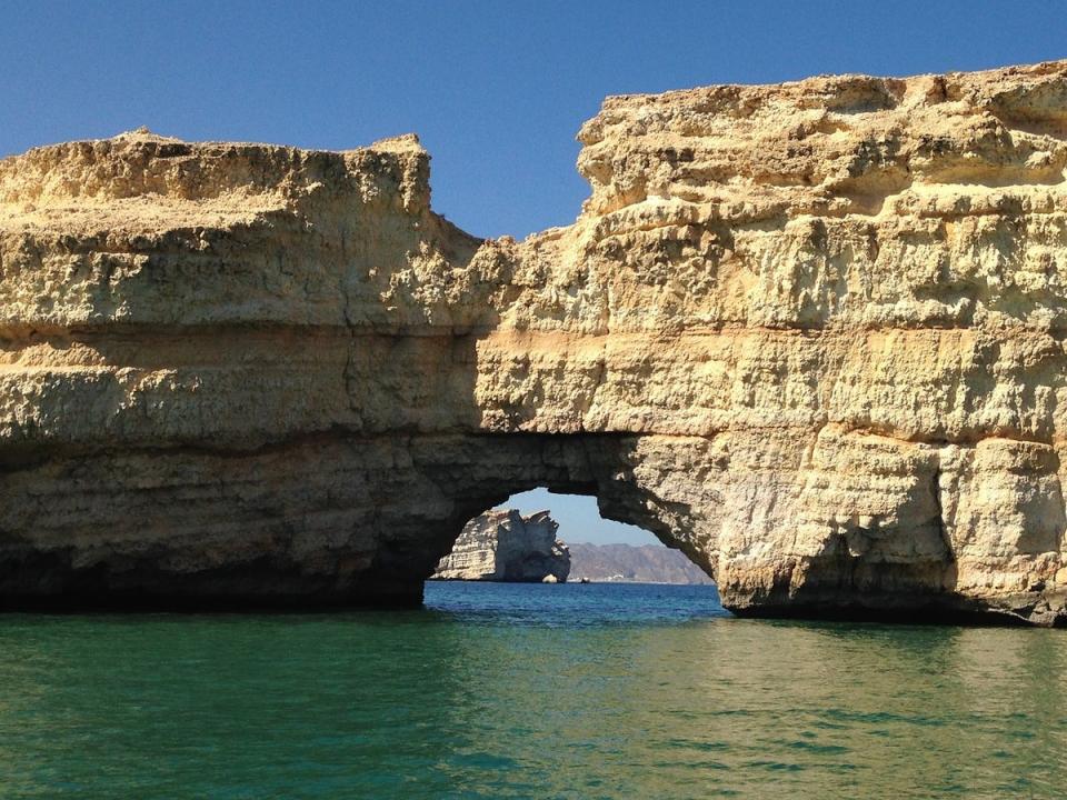 The sea off the coast of Muscat (Sevenseastravel / Pixabay)