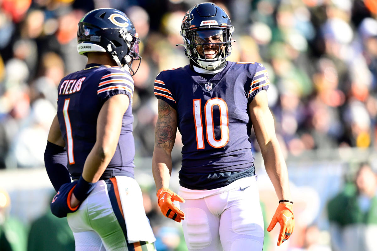 Bears stick with Fields throughout ugly loss to Lions