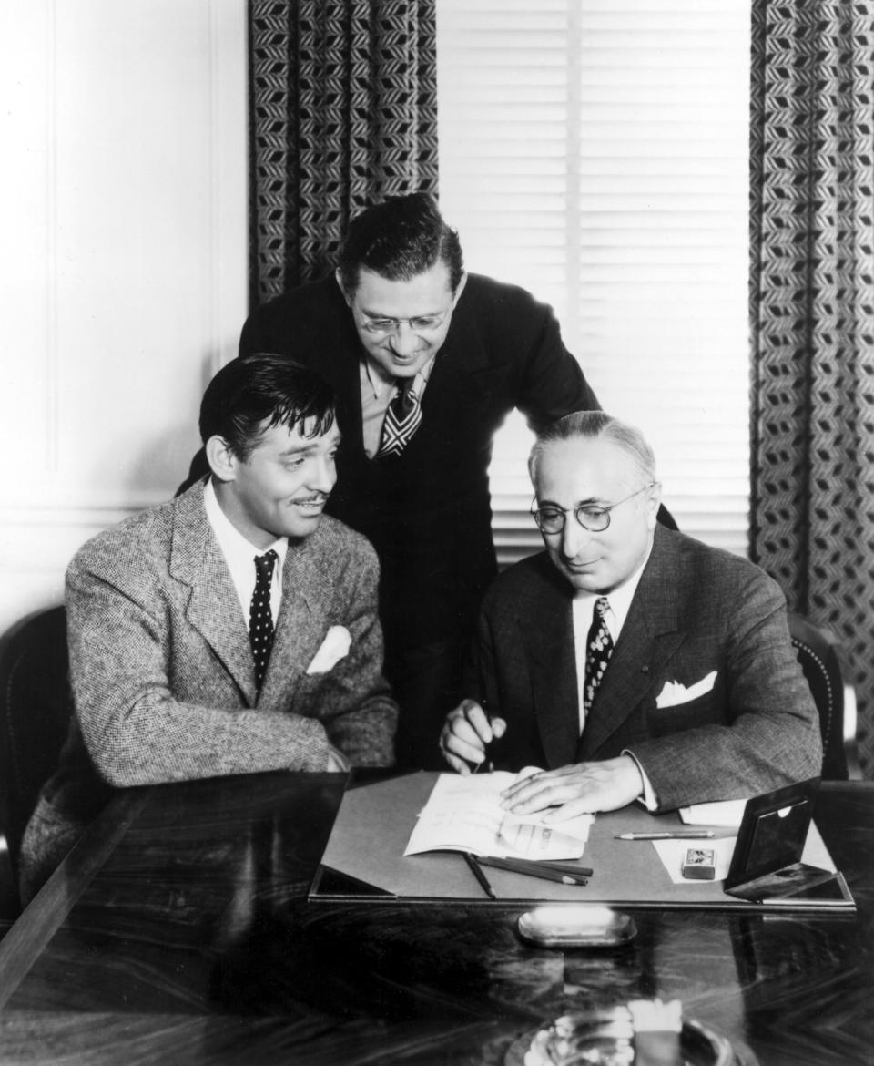 Clark Cable, David O. Selznick and Louis B. Mayer finalize the star’s contract for <em>Gone With the Wind</em>.