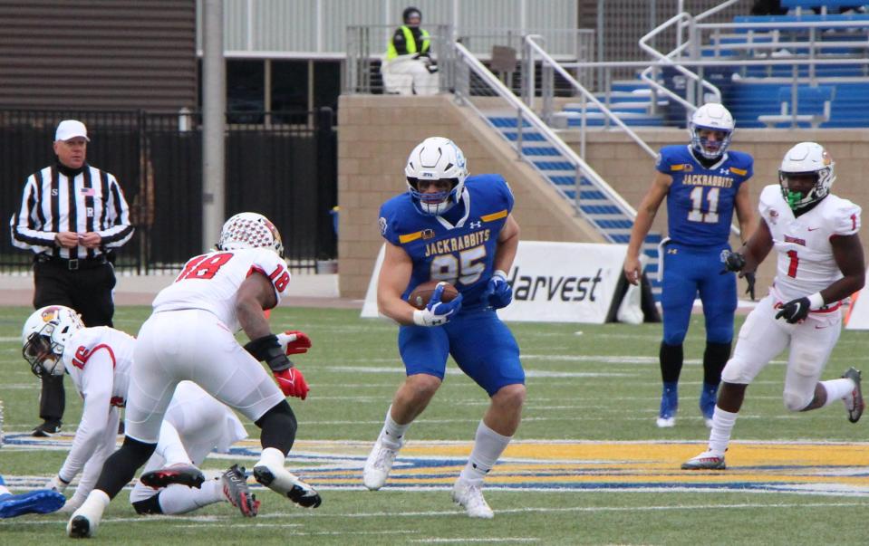 SDSU tight end Tucker Kraft makes a move after a catch in the second quarter of his team's 31-7 win over Illinois State on Saturday in Brookings.