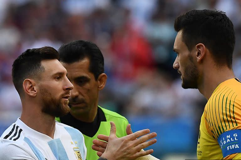 El saludo entre Messi y Hugo Lloris, en la previa del partido contra Francia en Rusia 2018