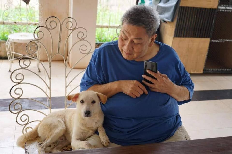 Singaporean Kelvin Wee with one of the rescue animals at Vimaan Suan Animal Recovery Centre (PHOTO: Kelvin Wee)