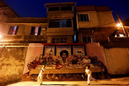 Children run after a capoeira lesson in the Rocinha favela in Rio de Janeiro, Brazil, July 25, 2016. REUTERS/Bruno Kelly