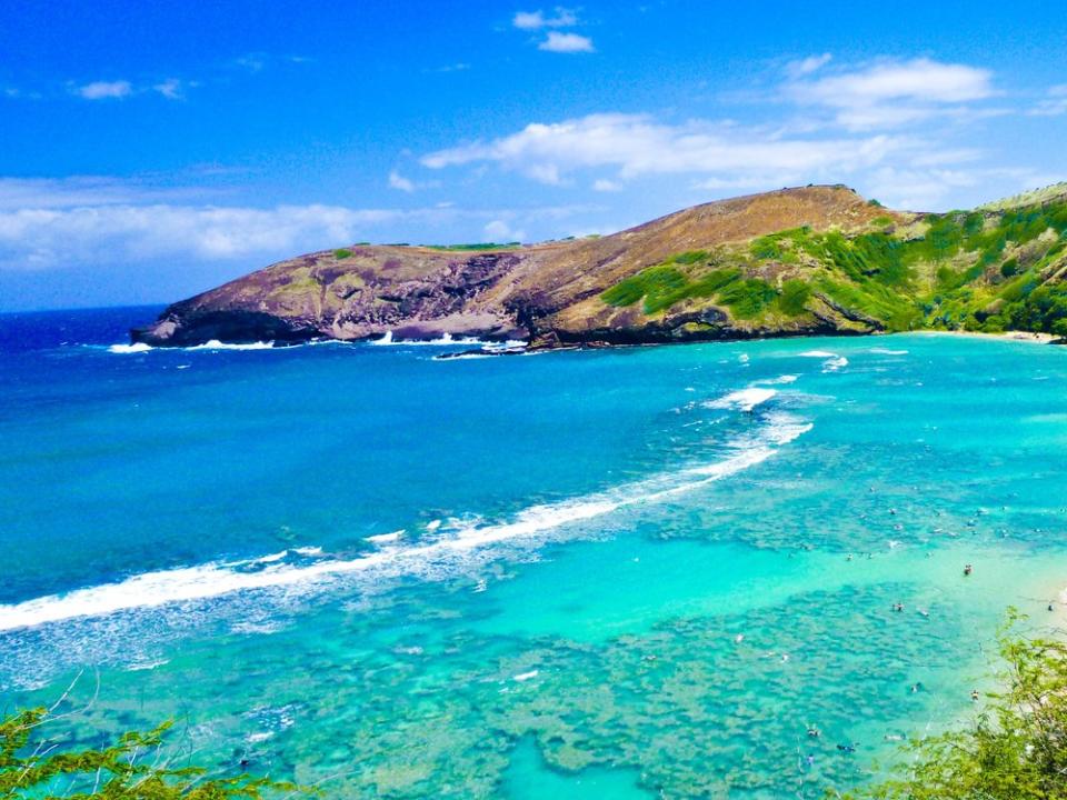 Ist das Naturparadies Hawaii in Gefahr? Um es besser zu schützen, könnte für Touristen bald eine weitere Steuer fällig werden. (Bild: Lorcel/Shutterstock.com)