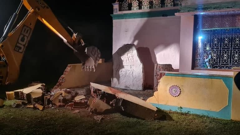 <div class="paragraphs"><p>Temple at Nanjangud being demolished.</p></div>