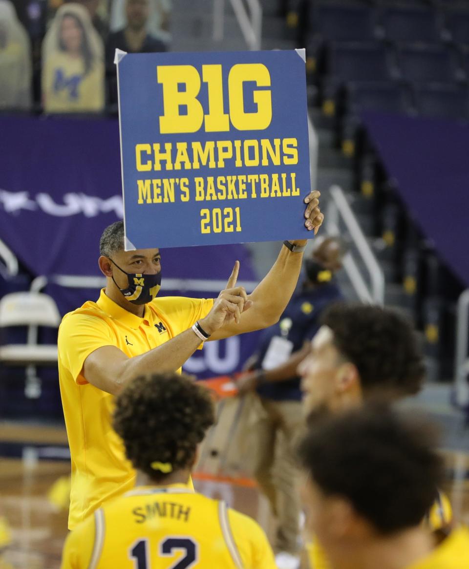 Michigan Wolverines Juwan Howard celebrates after clinching the Big Ten Championship with a 69-50 win over the Michigan State Spartans Thursday, March 4, 2021 at the Crisler Center in Ann Arbor, MI.