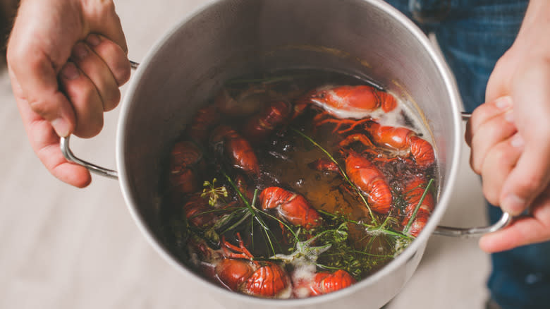 crawfish boiling