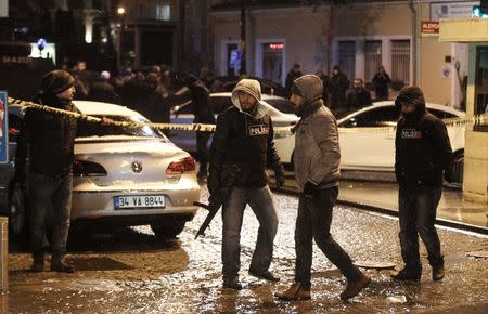 Police officers stand guard at the scene of a bomb blast in Istanbul January 6, 2015. REUTERS/Osman Orsal