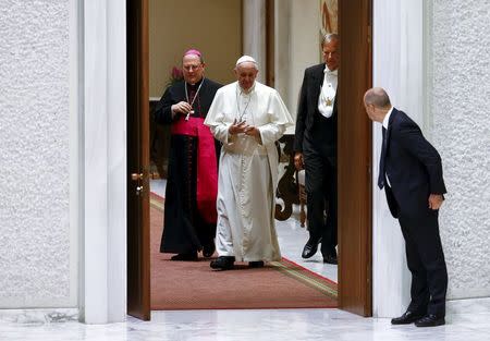 Pope Francis arrives to lead a special audience to mark the 50th anniversary of Synod of Bishops in Paul VI hall at the Vatican October 17, 2015. REUTERS/Tony Gentile