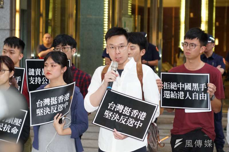 20190610-學生團體發起「台灣青年挺香港，堅決抗議反送中」記者會，學運領袖林飛帆出席。（盧逸峰攝）