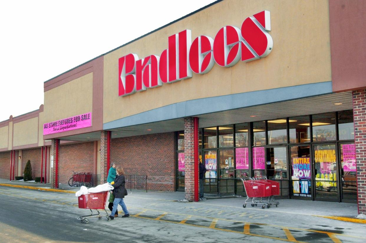 Bradlees closed all stores in 2001.