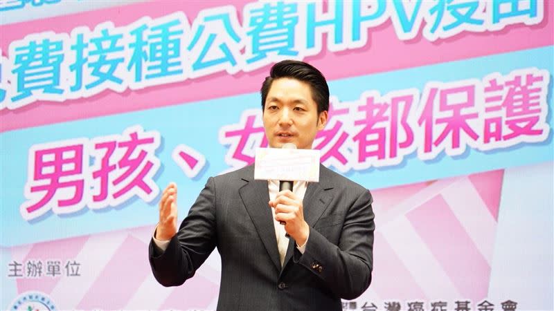 蔣萬安宣布，擴大提供設籍或就學於台北市112年度入學國中男生免費接種HPV疫苗。（圖／北市府提供）