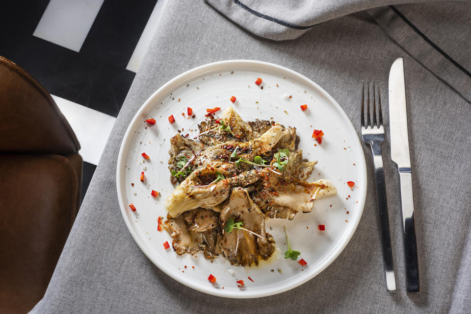 Simpel und gut: gegrillte Austernpilze mit schmackhaften Gewürzen.