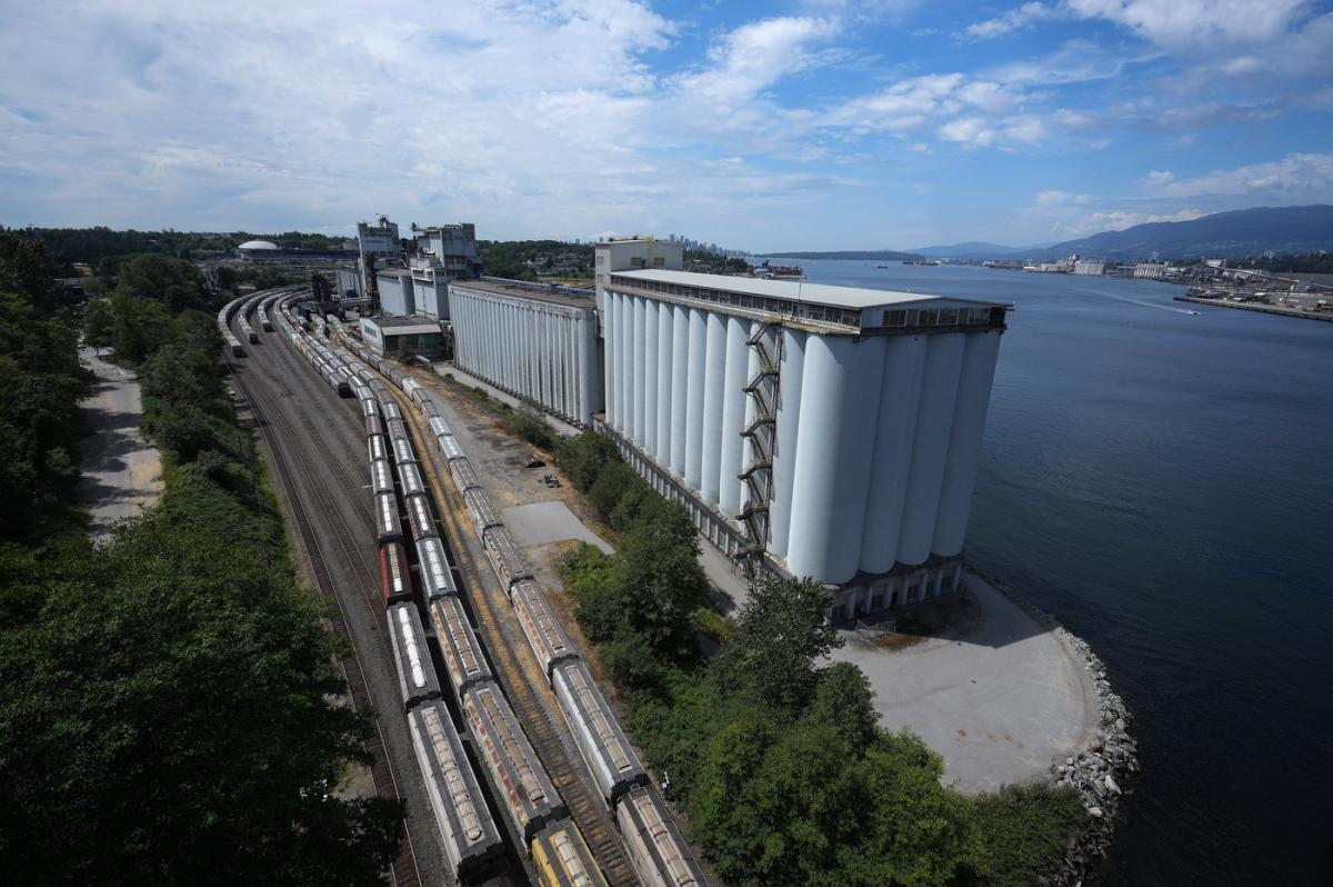 Tentative deal reached in Metro Vancouver grain strike, federal minister says