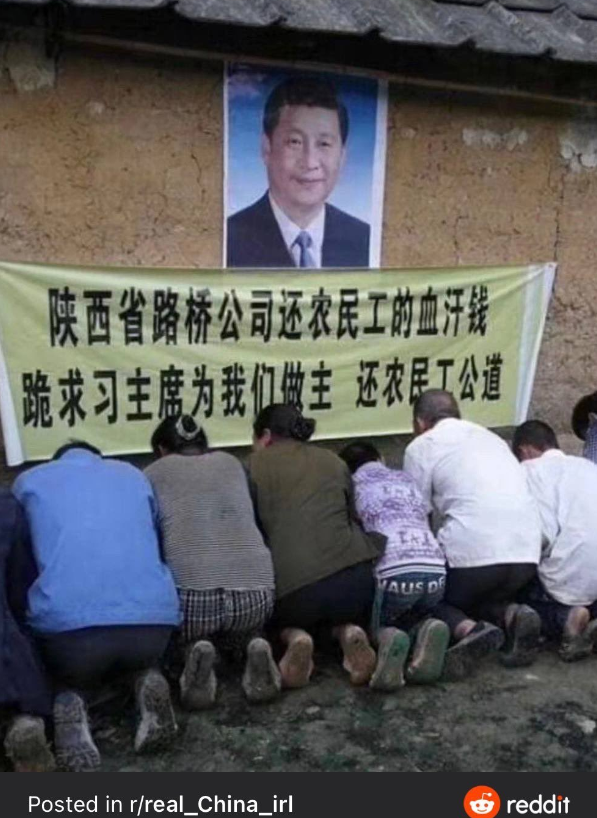 牆國跪族！推特傳各地民眾請願「下跪」照網諷：中國人民站起來了?