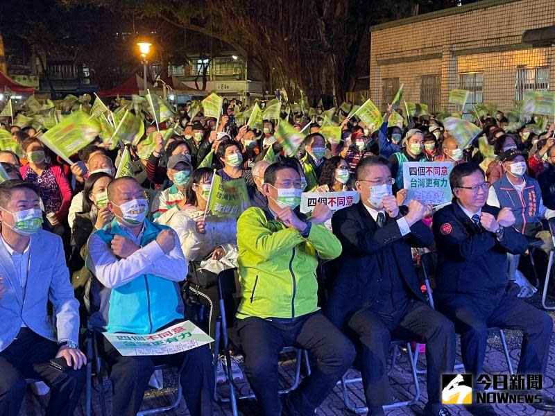 ▲桃園市長鄭文燦、內政部長徐國勇今晚應民進黨新北市議會黨團總召黃俊哲之邀，前往宣講「四個不同意」。（圖／記者陳志仁攝，2021.11.30）