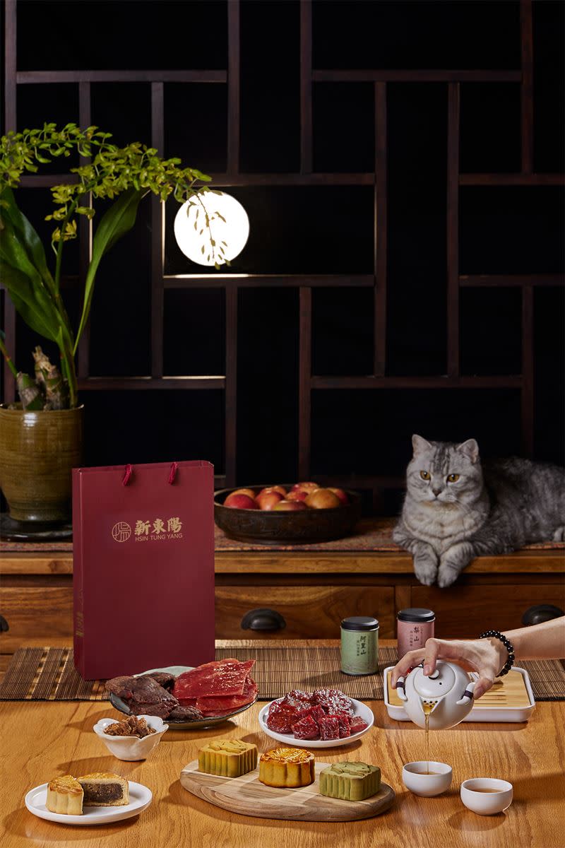 肉乾專家新東陽今年推出高級酒品口味的肉乾禮盒。（圖／品牌業者提供）