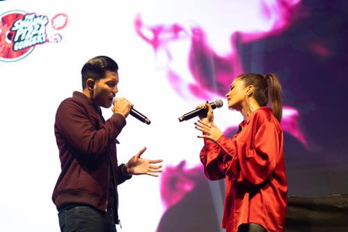 The most perfect couple Fattah Amin and Fazura performing their duet, "Paling Sempurna".