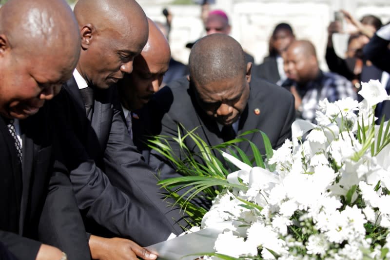 El presidente de Haití, Jovenel Moise, encabeza una ceremonia por el décimo aniversario del terremoto de 2010, en Titanyen.