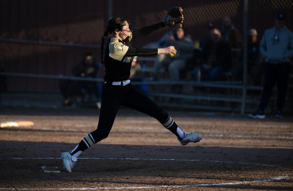 Enochs pitcher Kaylee Ruiz delivers a pitch during the game with Central Catholic at Rainbow Fields in Modesto, Calif., Tuesday, March 5, 2024.