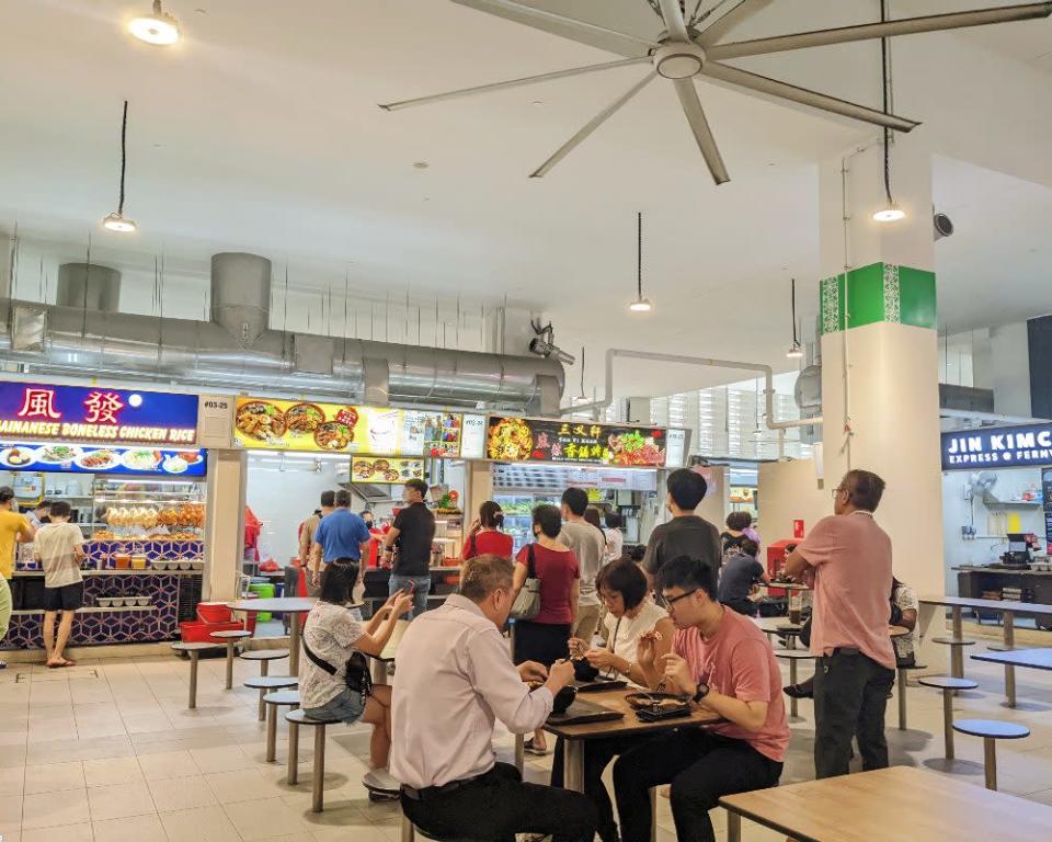 Amoy St Lor Mee - the queue