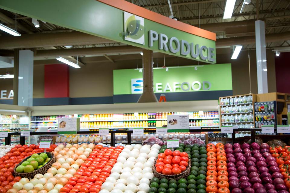 Deland Publix store produce department.